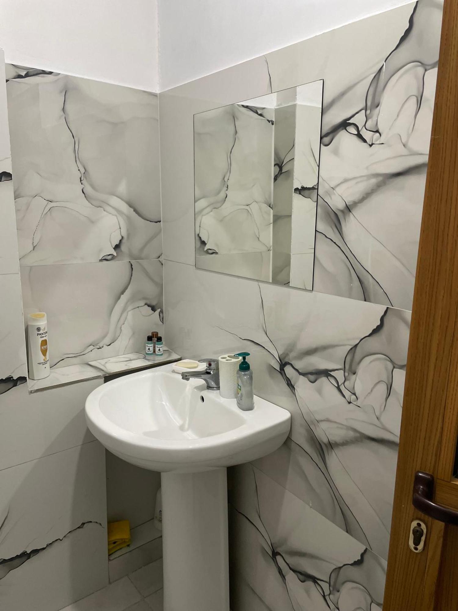Agroni Rooms Тирана Экстерьер фото